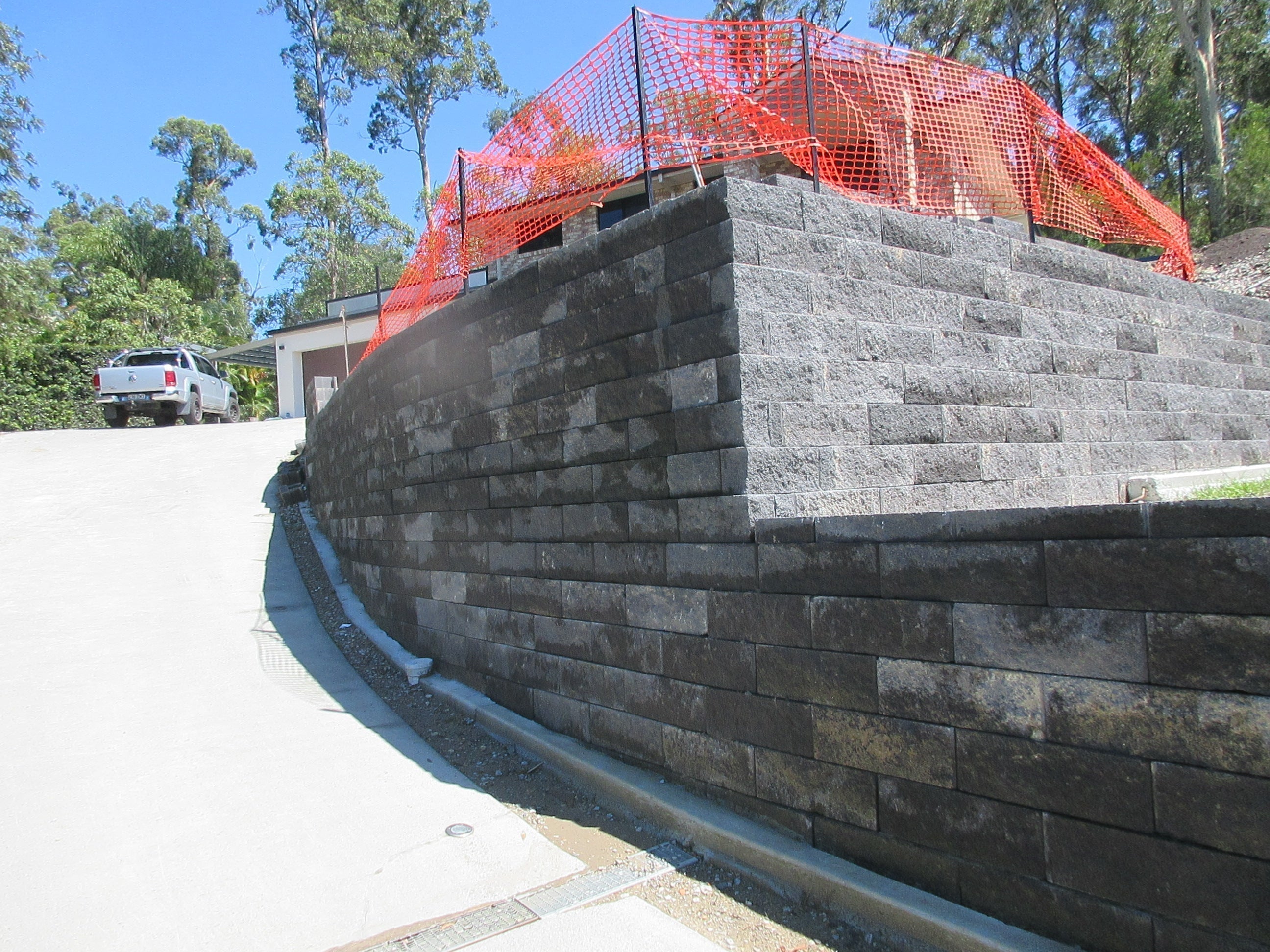 Durable Keystone Pro Gravity Wall Installation in Tallai