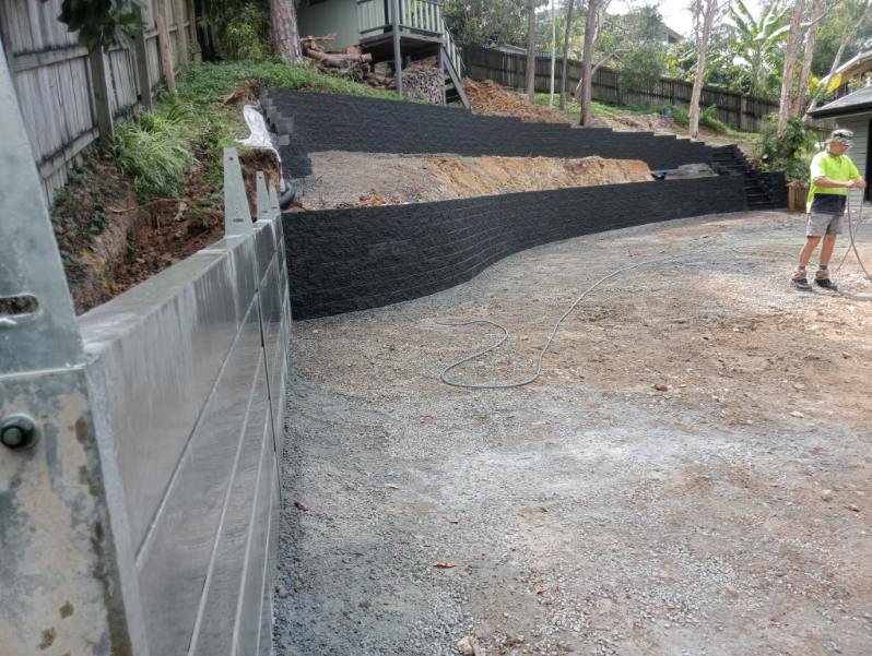 Concrete Retaining Wall in Elanora - Poolside Garden Transformation