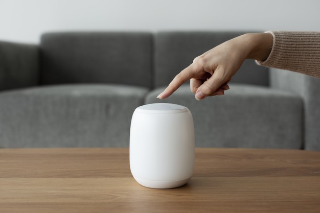 smart-speaker-house-control-innovative-technology