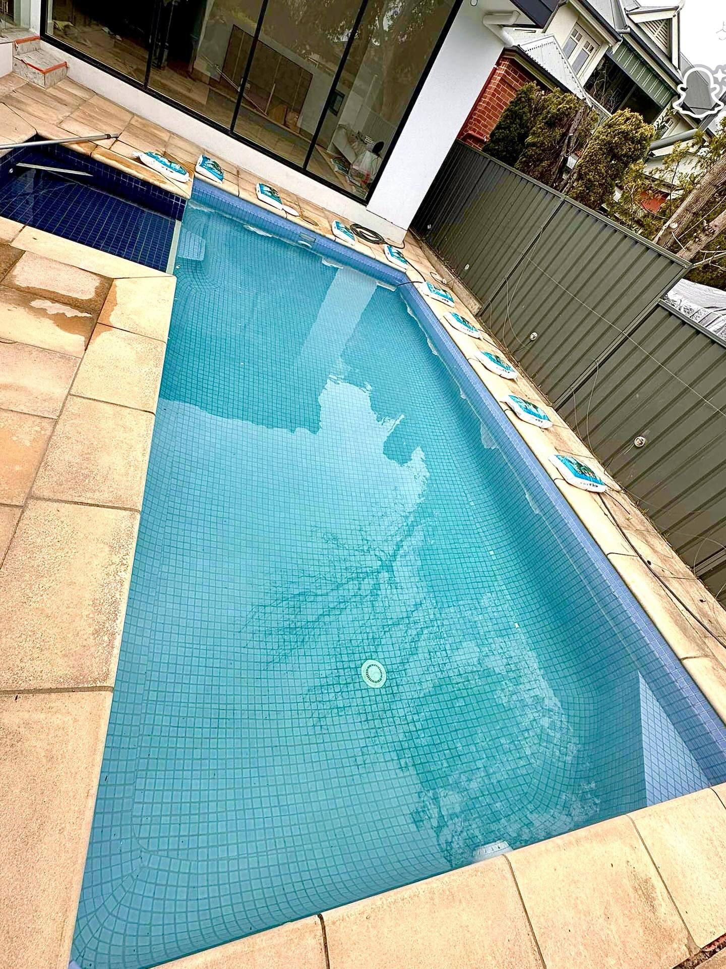 ๐ Rose Park > 7 x 3
We give your old pool a new life ๐ถ
Tiles - 48mm ceramic mosaic @tilesonbradman
Lights - @spaelectrics
Fittings - @poolsystemsau
Equipment - @watercolimited
Guru - @mypoolguru